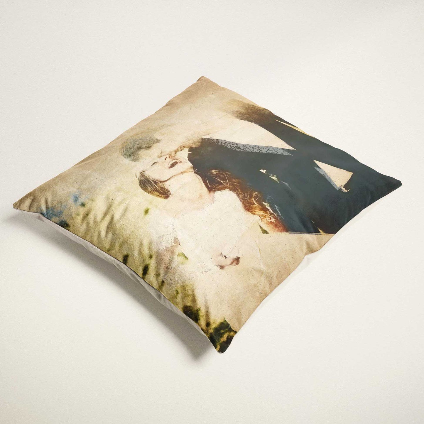 The Personalised Vintage Gouache Cushion is a true work of art for your home decor. Featuring a painting from your photo, created with watercolour technique, it captures an authentic and real artistic essence, handmade